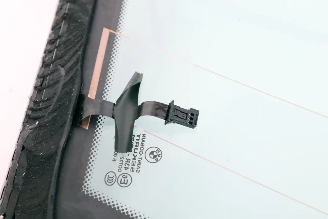 Green Window Glass Rear Left N/S AS2 to BMW X5 Series E53 with Part number 8402619 BMW X5 Series E53 Green Window Glass Rear Left N/S AS2 - SKU 8402619 - Part number 8402619