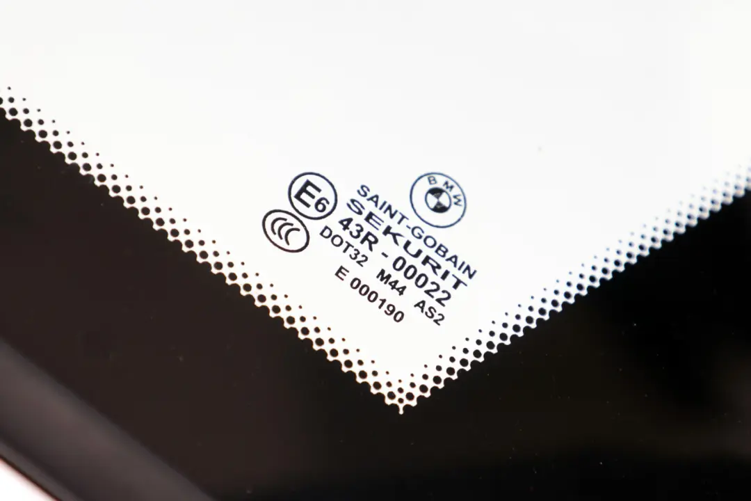 Reihe E53 Seitenscheibe Grün Dichtung rechts AS2 5136 für BMW X5 mit Teilenummer 8402620 BMW X5 Reihe E53 Seitenscheibe Grün Dichtung rechts AS2 5136 - SKU 8402620 - Teilenummer 8402620