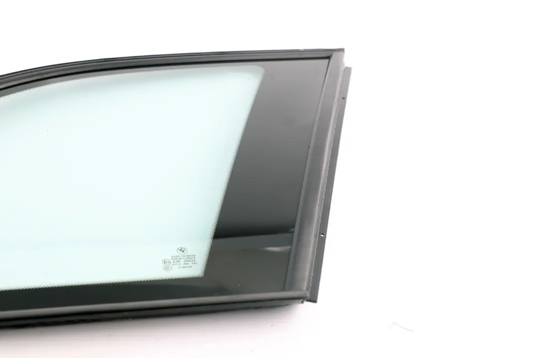 Green Window Glass Rear Right O/S AS2 to BMW X5 Series E53 with Part number 8402620 BMW X5 Series E53 Green Window Glass Rear Right O/S AS2 - SKU 8402620 - Part number 8402620