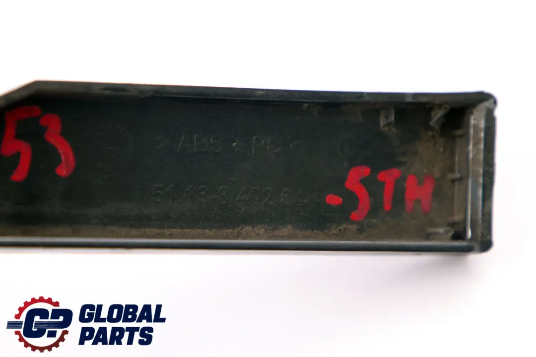 Rechte Scheinwerferabdeckung Blende Stahlgrau Metallic Grau für BMW X5 E53 mit Teilenummer 8402648 BMW X5 E53 Rechte Scheinwerferabdeckung Blende Stahlgrau Metallic Grau - SKU 8402648-STH - Teilenummer 8402648