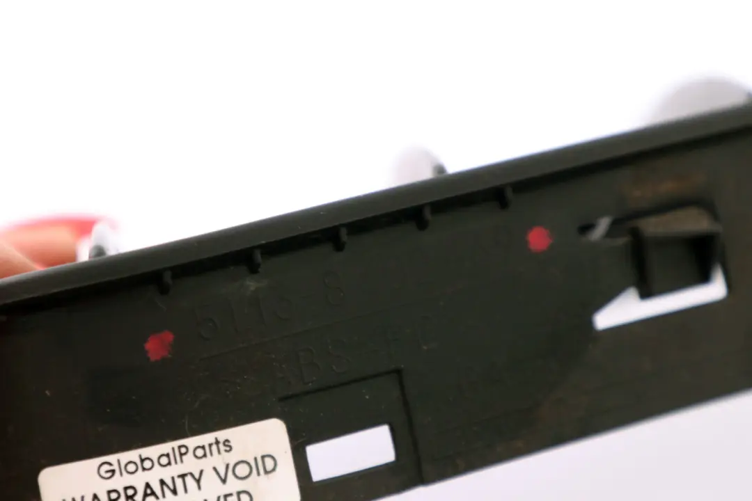 Rejilla Entrada Aire Izquierda 5113 para BMW X5 E53 con número de pieza 8402669 BMW X5 E53 Rejilla Entrada Aire Izquierda 5113 - SKU 8402669 - Número de pieza 8402669