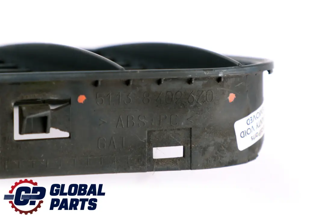 Embellecedor Rejilla Entrada Aire Marco Derecho Lado Exterior para BMW X5 E53 con número de pieza 8402670 BMW X5 E53 Embellecedor Rejilla Entrada Aire Marco Derecho Lado Exterior - SKU 8402670 - Número de pieza 8402670