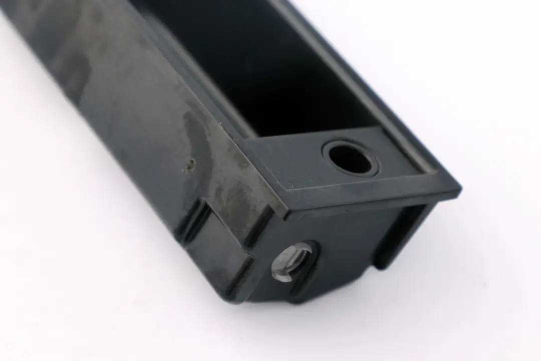 Encendedor Cenicero Inserto Consola Central Delantera Bandeja para BMW X5 E53 con número de pieza 51168402967 BMW X5 E53 Encendedor Cenicero Inserto Consola Central Delantera Bandeja - SKU 8402967 - Número de pieza 51168402967