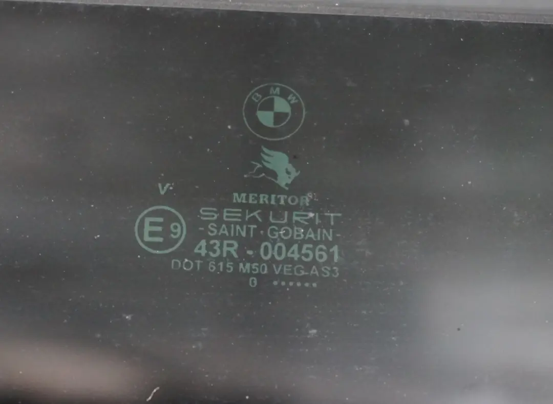 Szyberdach Szklany Z Ramą Kompletny Beżowy do BMW X5 E53 o numerze 8408062 BMW X5 E53 Szyberdach Szklany Z Ramą Kompletny Beżowy - SKU 8408062-1 - Numer Części 8408062