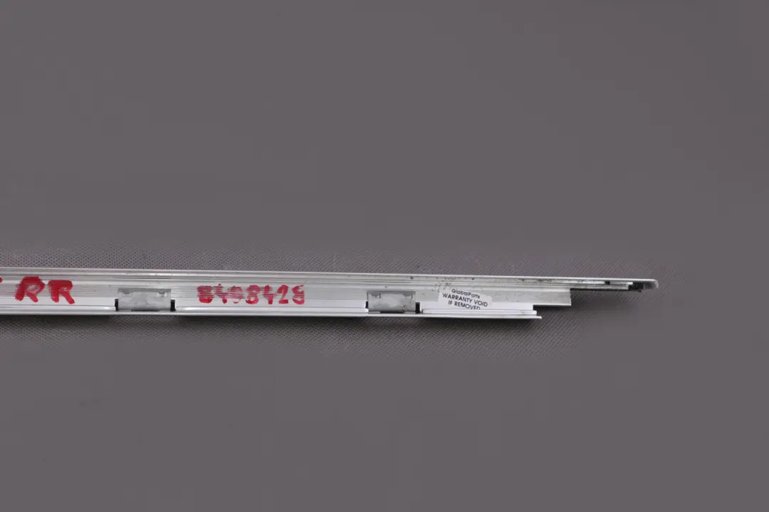 Blende Fensterrahmen Tür Hinten Rechts Chrom für BMW X5 er E53 mit Teilenummer 8408428 BMW X5 er E53 Blende Fensterrahmen Tür Hinten Rechts Chrom - SKU 8408428 - Teilenummer 8408428