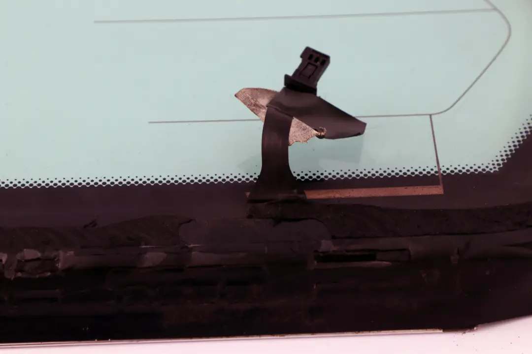 Green Side Window With Gasket Chrome Right O/S Rear Glass to BMW X5 Series E53 with Part number 8408444 BMW X5 Series E53 Green Side Window With Gasket Chrome Right O/S Rear Glass - SKU 8408444 - Part number 8408444