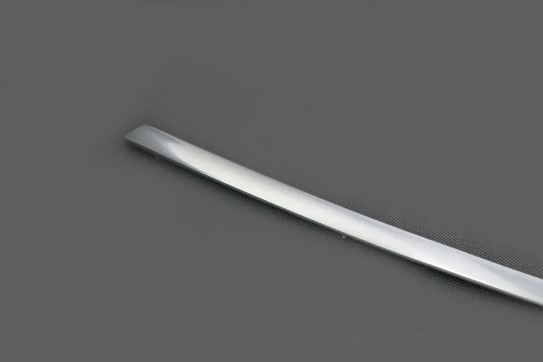 Seitenfenster Blende Oben Hinten Rechts Chrom für BMW X5 er E53 mit Teilenummer 8408454 BMW X5 er E53 Seitenfenster Blende Oben Hinten Rechts Chrom - SKU 8408454 - Teilenummer 8408454