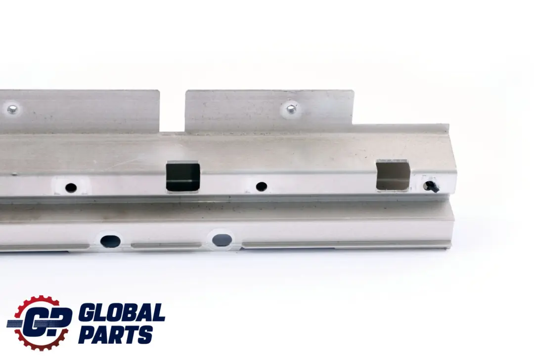 Support de montage la garniture hayon arriere gauche pour BMW X5 Series E53 à propos du numéro de pièce 8408765 BMW X5 Series E53 Support de montage la garniture hayon arriere gauche - SKU 8408765 - Numéro de pièce 8408765