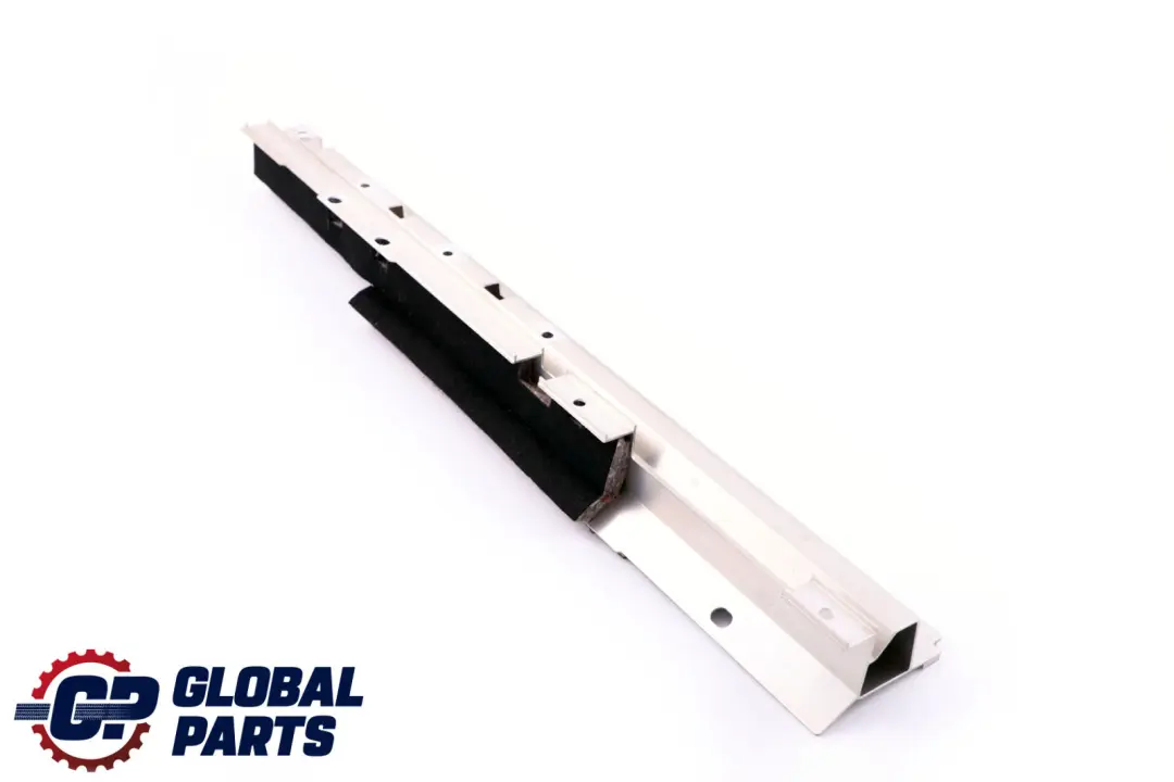 Trunk Floor Bracket Vent Louvre Rail Rear Right para BMW E53 con número de pieza 8408766 BMW E53 Trunk Floor Bracket Vent Louvre Rail Rear Right - SKU 8408766 - Número de pieza 8408766