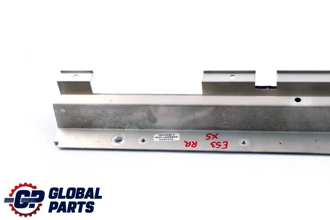 Trunk Floor Bracket Vent Louvre Rail Rear Right para BMW E53 con número de pieza 8408766 BMW E53 Trunk Floor Bracket Vent Louvre Rail Rear Right - SKU 8408766 - Número de pieza 8408766