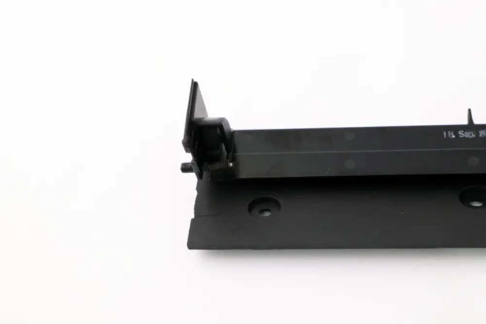 Flap Radio Partición Montaje Parte Cubierta Salpicadero para BMW X5 E53 con número de pieza 8408783 BMW X5 E53 Flap Radio Partición Montaje Parte Cubierta Salpicadero - SKU 8408783 - Número de pieza 8408783