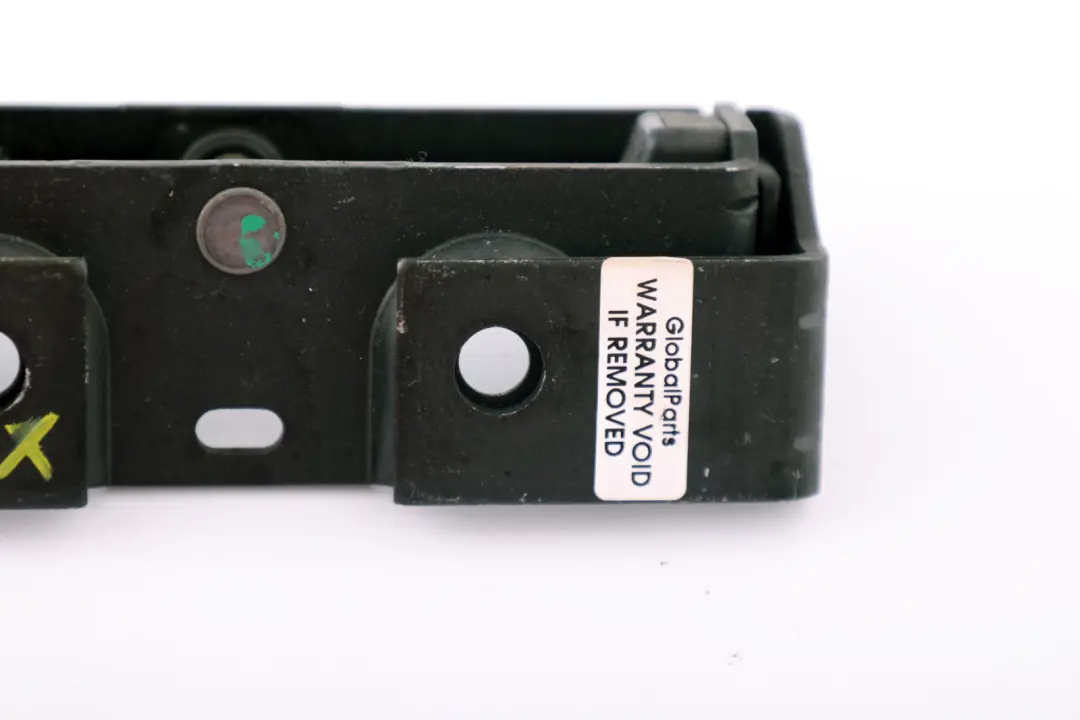 Cofano Del Bagagliaio Bullone Staffa di Chiusura A Sopra per BMW X5 E53 con numero di parte 8408859 BMW X5 E53 Cofano Del Bagagliaio Bullone Staffa di Chiusura A Sopra - SKU 8408859 - Numero di parte 8408859