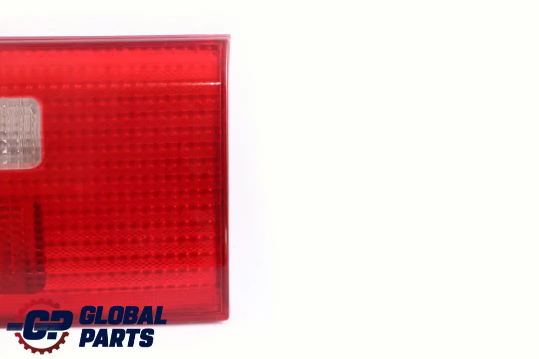 Feu Ariere dans Cuvercle de Coffre ,Doit pour BMW X5 Serie E53 à propos du numéro de pièce 8409012 BMW X5 Serie E53 Feu Ariere dans Cuvercle de Coffre ,Doit - SKU 8409012 - Numéro de pièce 8409012