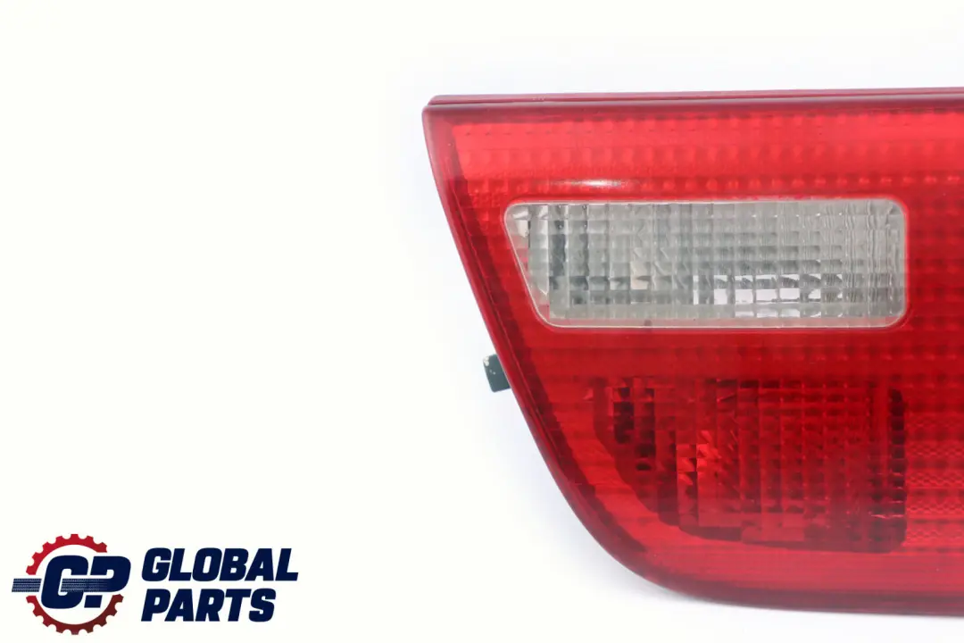 Lampa Tylna Prawy Tył Bagażnika do BMW X5 E53 o numerze 8409012 BMW X5 E53 Lampa Tylna Prawy Tył Bagażnika - SKU 8409012 - Numer Części 8409012