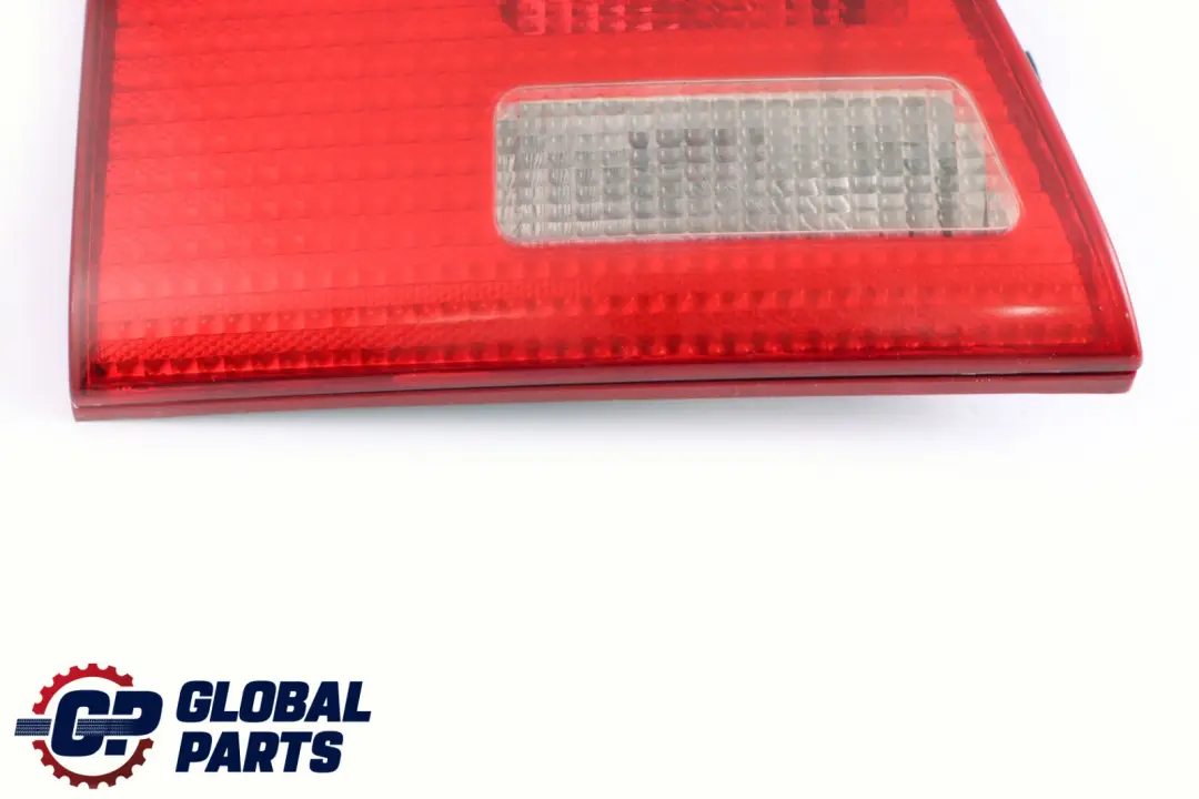 Feu Ariere dans Cuvercle de Coffre ,Doit pour BMW X5 Serie E53 à propos du numéro de pièce 8409012 BMW X5 Serie E53 Feu Ariere dans Cuvercle de Coffre ,Doit - SKU 8409012 - Numéro de pièce 8409012