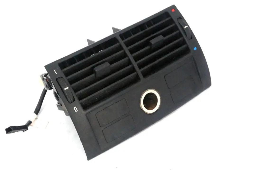 Kratka nawiewu wlot powietrza tył do BMW E53 X5 o numerze 8409081 BMW E53 X5 Kratka nawiewu wlot powietrza tył - SKU 8409081 - Numer Części 8409081