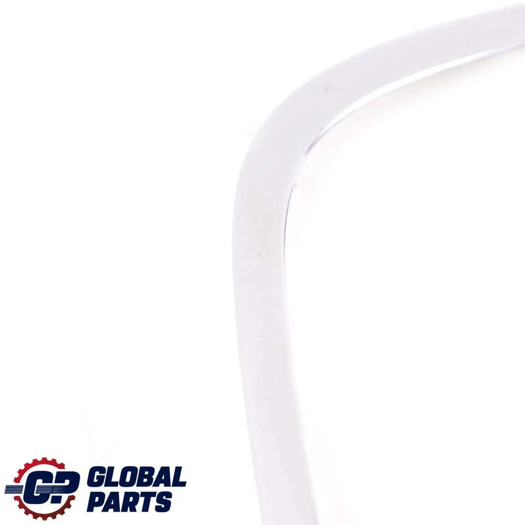 Embellecedor Anillo Luz Trasera Derecha Cromo para MINI Cooper F55 F56 F57 con número de pieza 7351432 MINI Cooper F55 F56 F57 Embellecedor Anillo Luz Trasera Derecha Cromo - SKU 8495332 - Número de pieza 7351432