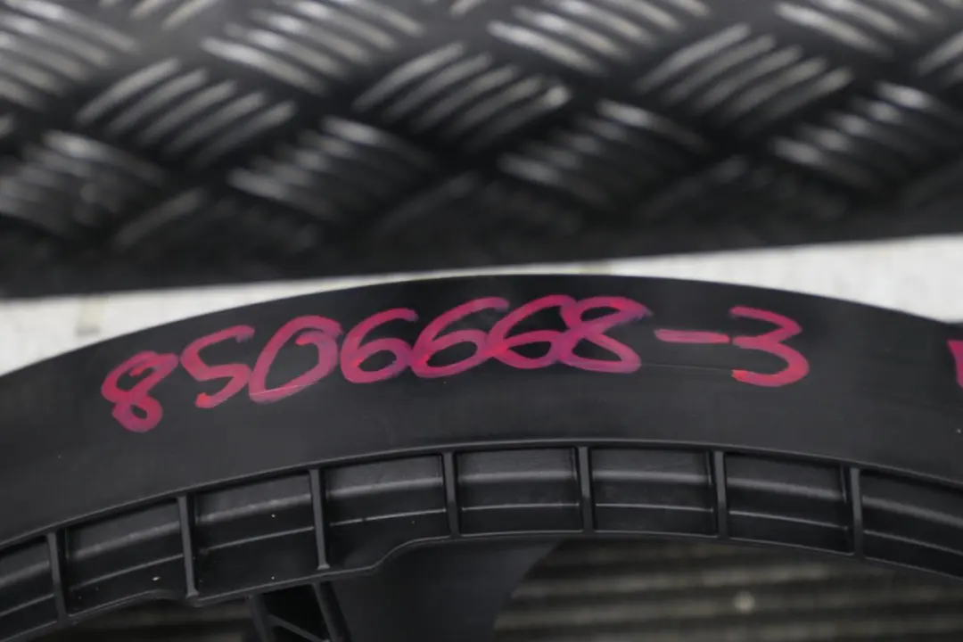 Linceul Avec Ventilateur Diesel 400W pour BMW E81 E87 E90 LCI à propos du numéro de pièce 8506668 BMW E81 E87 E90 LCI Linceul Avec Ventilateur Diesel 400W - SKU 8506668-3 - Numéro de pièce 8506668