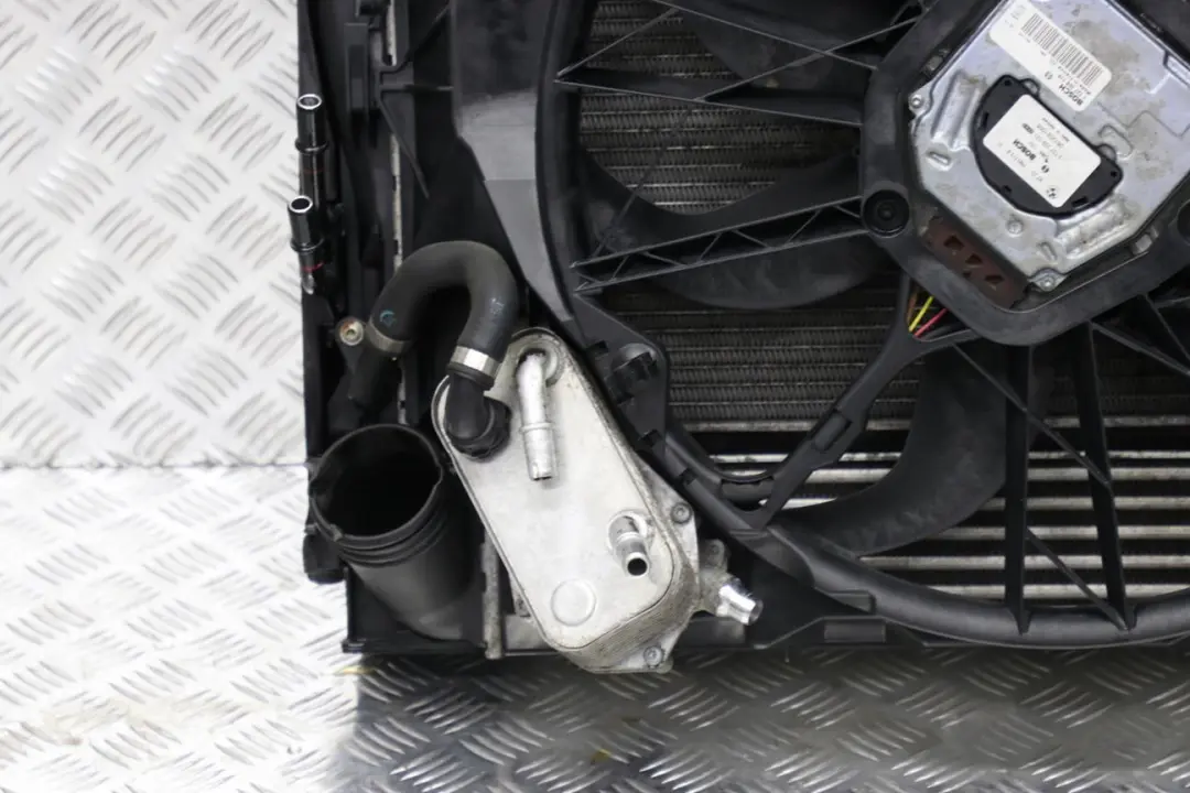 Struttura Ventola Con Ventola Diesel 400W per BMW E81 E87 E90 LCI con numero di parte 8506668 BMW E81 E87 E90 LCI Struttura Ventola Con Ventola Diesel 400W - SKU 8506668-3 - Numero di parte 8506668