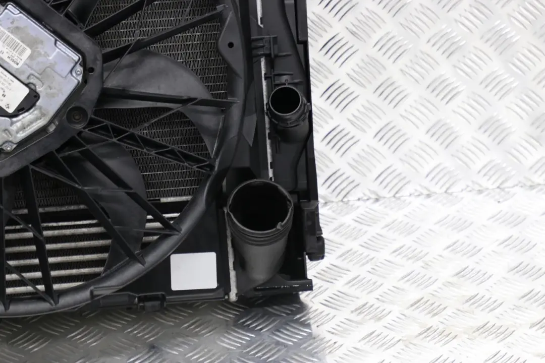 Complete Pack Radiator Fan Housing Diesel 400W to BMW E81 E87 E90 LCI with Part number 8506668 BMW E81 E87 E90 LCI Complete Pack Radiator Fan Housing Diesel 400W - SKU 8506668-3 - Part number 8506668