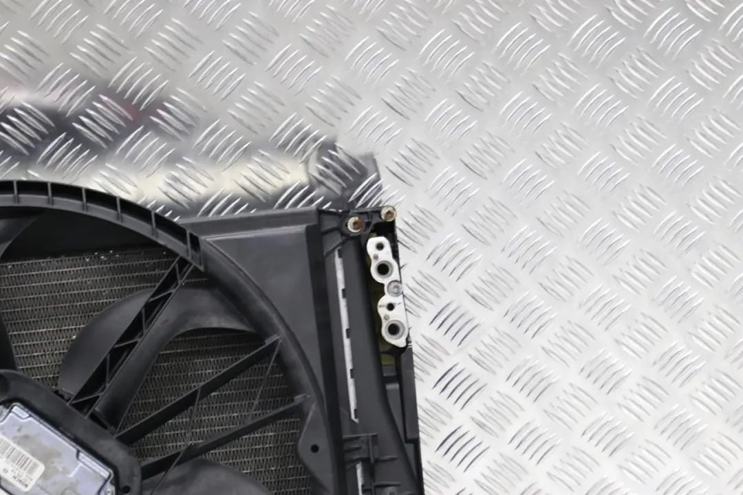 Struttura Ventola Con Ventola Diesel 400W per BMW E81 E87 E90 LCI con numero di parte 8506668 BMW E81 E87 E90 LCI Struttura Ventola Con Ventola Diesel 400W - SKU 8506668-3 - Numero di parte 8506668