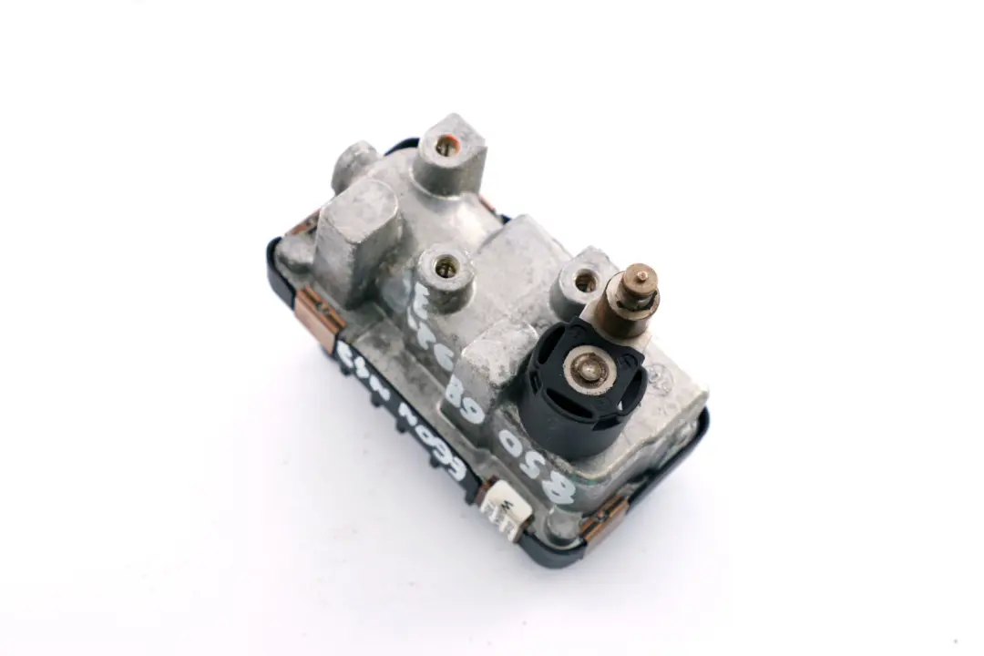BMW E60 E61 520d N47 Moteur d'actionnement du turbocompresseur 6NW 009 660 - SKU 8506892-3 - Numéro de pièce 8506892