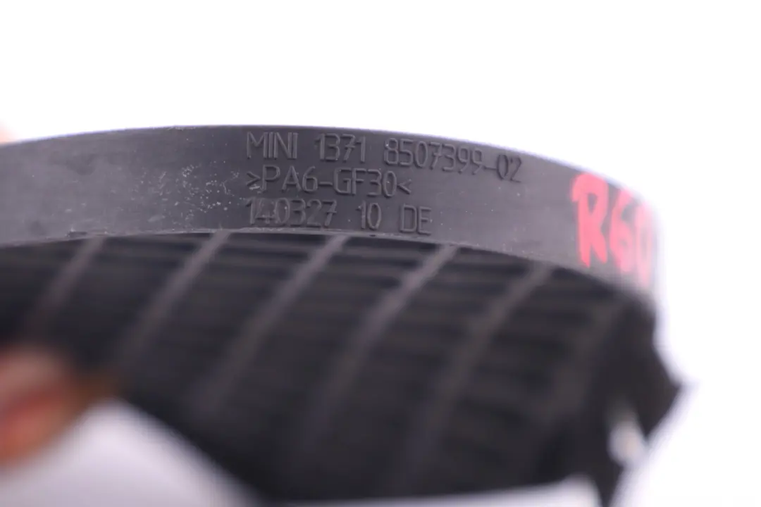 Kratka Rury Przewodu Powietrza do Mini R60 R61 o numerze 8507399 Mini R60 R61 Kratka Rury Przewodu Powietrza - SKU 8507399 - Numer Części 8507399