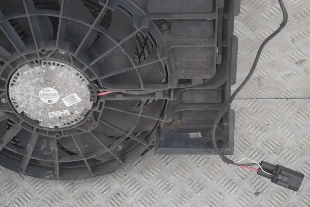 M67N Osłona Chłodnicy Wentylator do BMW E65 745d o numerze 7795138 BMW E65 745d M67N Osłona Chłodnicy Wentylator - SKU 8509925 - Numer Części 7795138