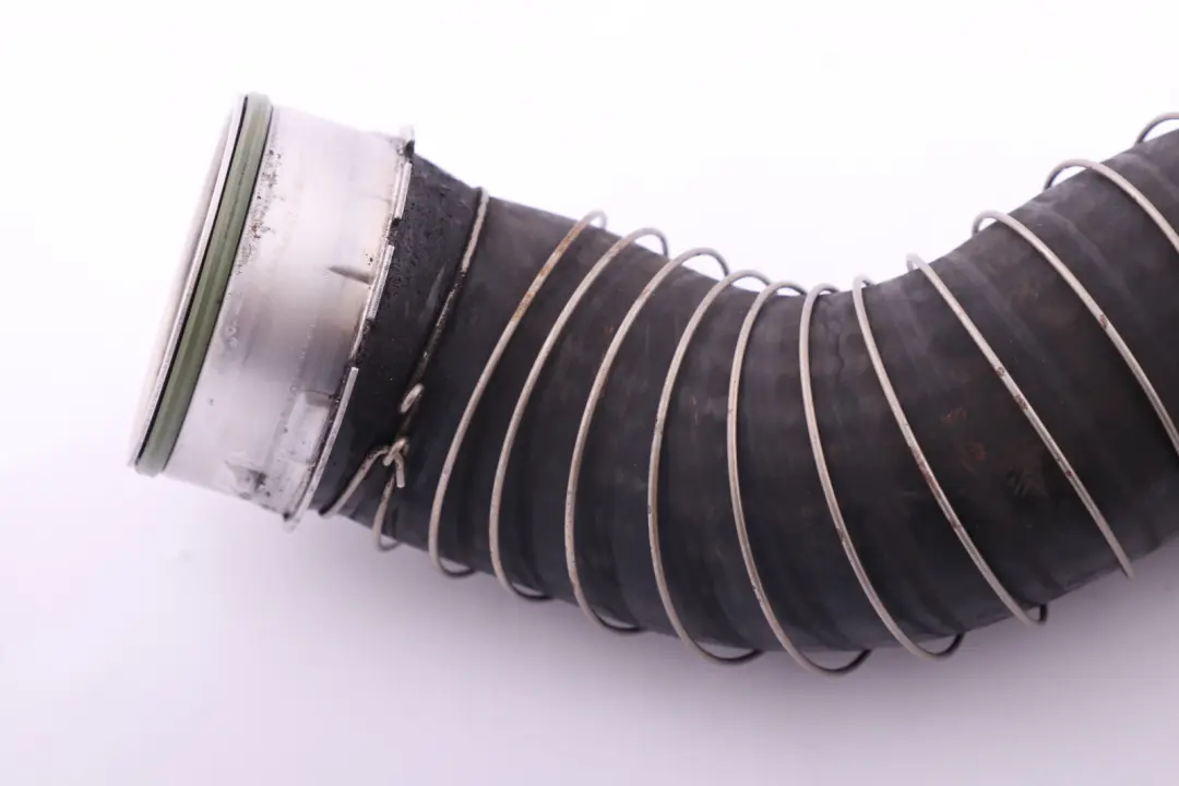 N47N Przewód Rura Wąż Intercoolera do BMW E90 E91 E92 E93 LCI 320d o numerze 8513288 BMW E90 E91 E92 E93 LCI 320d N47N Przewód Rura Wąż Intercoolera - SKU 8513288 - Numer Części 8513288