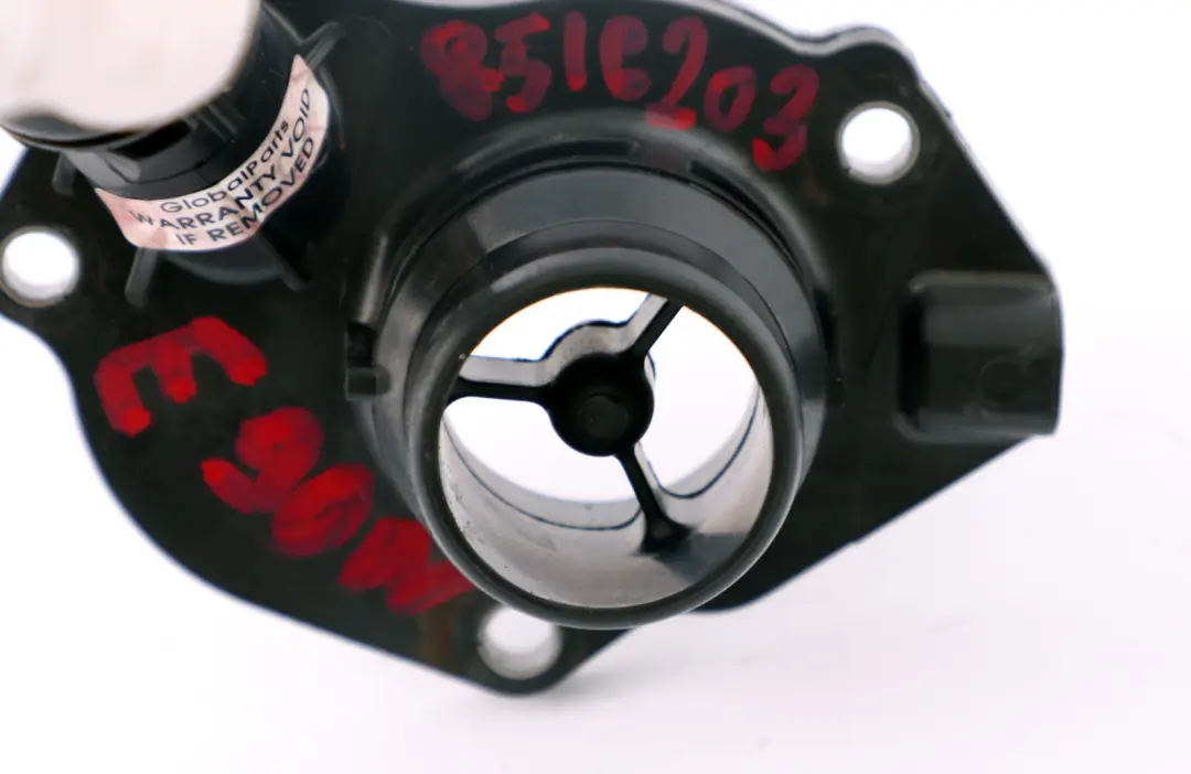Obudowa Termostatu do BMW X1 E84 E90 E91 E92 E93 LCI F10 F11 F20 F30 o numerze 8516203 BMW X1 E84 E90 E91 E92 E93 LCI F10 F11 F20 F30 Obudowa Termostatu - SKU 8516203 - Numer Części 8516203