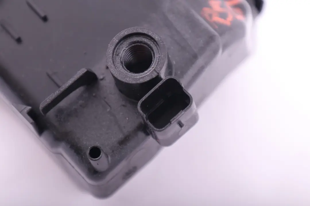 Filter Housing to Mini Cooper D R55 R56 W16 Diesel Fuel with Part number 8517166 Mini Cooper D R55 R56 W16 Diesel Fuel Filter Housing - SKU 8517166 - Part number 8517166