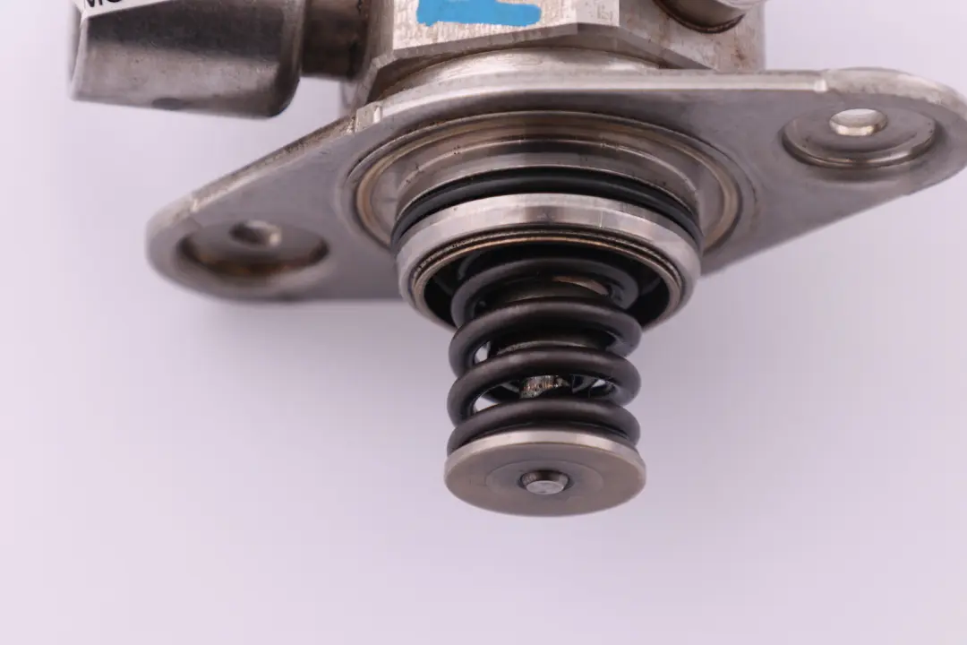 Pompa carburante alta pressione benzina N13 per BMW F20 F21 F30 F31 con numero di parte 8605103 BMW F20 F21 F30 F31 Pompa carburante alta pressione benzina N13 - SKU 8605103 - Numero di parte 8605103