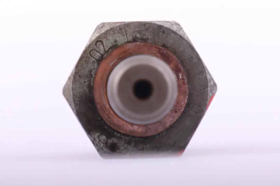 Czujnik Oleju do BMW X3 E83 X5 E53 E60 E65 E87 E90 o numerze 12618611273 BMW X3 E83 X5 E53 E60 E65 E87 E90 Czujnik Oleju - SKU 8611273 - Numer Części 12618611273