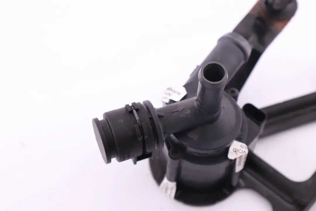 Pompe à eau auxiliaire pour BMW F20 F21 F30 LCI Engine Petrol N13 à propos du numéro de pièce 8616992 BMW F20 F21 F30 LCI Engine Petrol N13 Pompe à eau auxiliaire - SKU 8616992 - Numéro de pièce 8616992