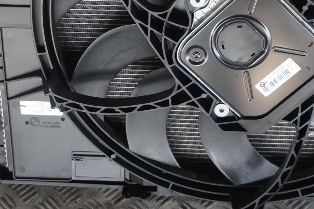 Complete Engine Cooling Radiator Pack Fan Shroud 600W to BMW 1 3 F20 F21 F30 LCI with Part number 8625440 BMW 1 3 F20 F21 F30 LCI Complete Engine Cooling Radiator Pack Fan Shroud 600W - SKU 8625440 - Part number 8625440
