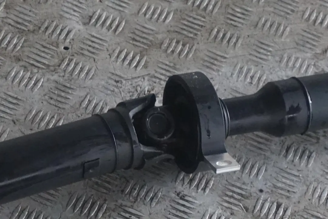 B47 Drive Prop Shaft Propshaft Manual to BMW 1 Series F20 F21 LCI 114d 116d with Part number 8641835 BMW 1 Series F20 F21 LCI 114d 116d B47 Drive Prop Shaft Propshaft Manual - SKU 8641835 - Part number 8641835