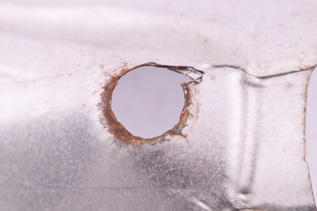 Piastra Protezione Termica Turbocompressore per BMW F20 F21 F30 F31 LCI con numero di parte 8648679 BMW F20 F21 F30 F31 LCI Piastra Protezione Termica Turbocompressore - SKU 8648679 - Numero di parte 8648679