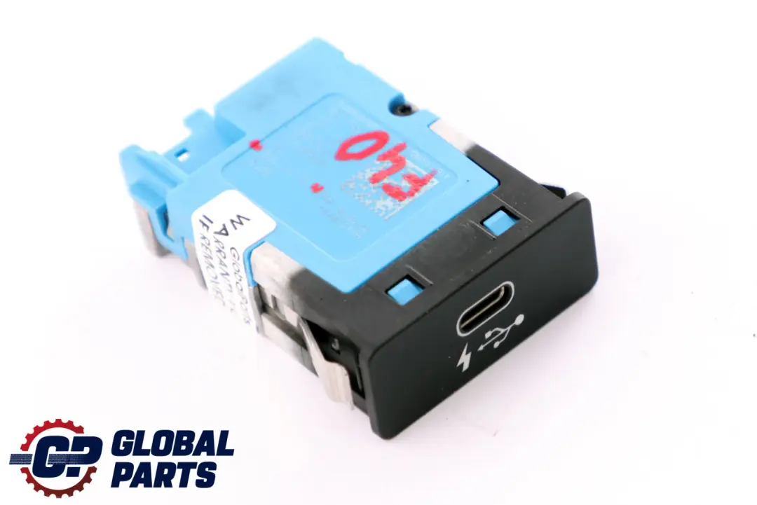 BMW X1 F40 F48 Mini F54 F60 USB Socket Switched Adaptor Plug - SKU 8711939 - Numéro de pièce 8711939
