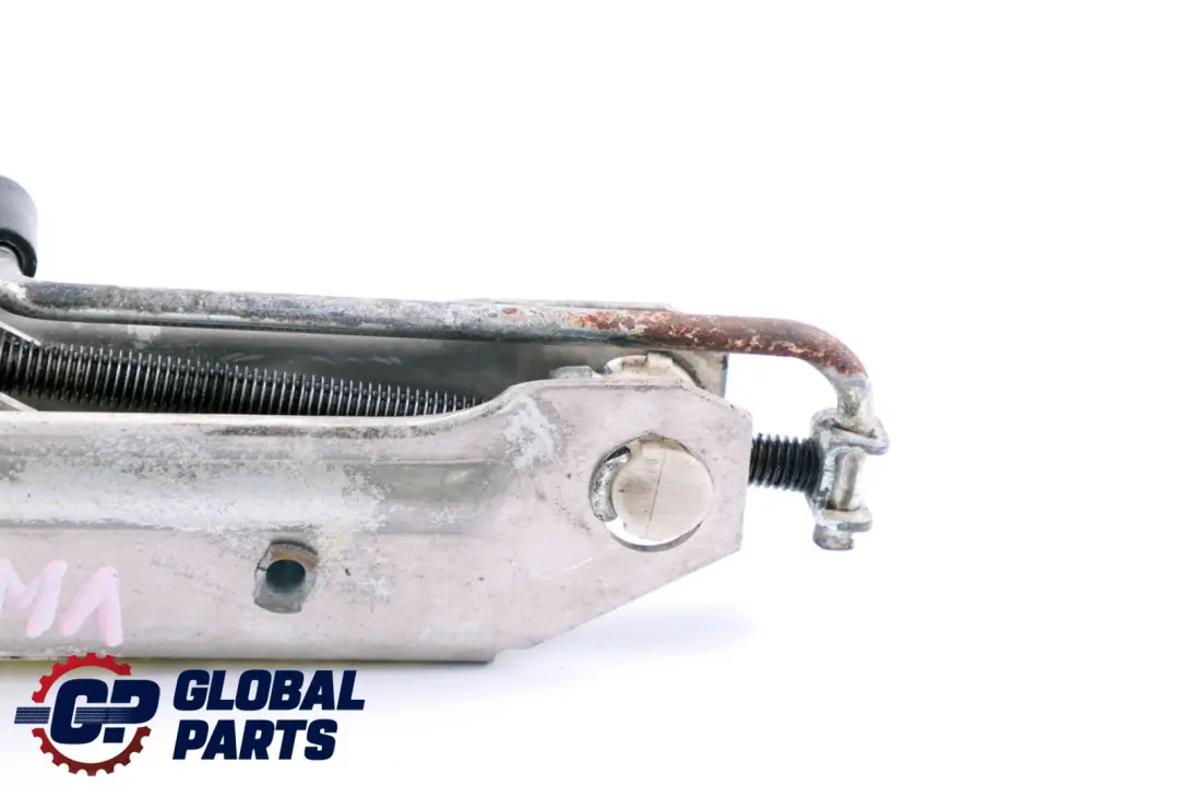 Strumento sollevamento auto Jack per VW Golf Passat Vento Audi A3 A4 A6 con numero di parte 8L0011031A VW Golf Passat Vento Audi A3 A4 A6 Strumento sollevamento auto Jack - SKU 8L0011031A - Numero di parte 8L0011031A