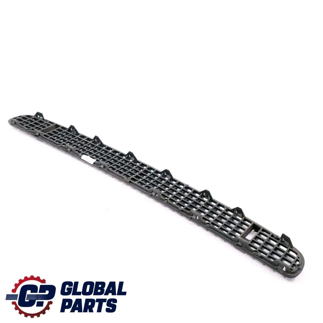 Bonnet Hood Grille Air Intake Vent Trim Schwarz 2 Black 668 to BMW 3 Series E46 with Part number 8208484 BMW 3 Series E46 Bonnet Hood Grille Air Intake Vent Trim Schwarz 2 Black 668 - SKU 9071567-SCH - Part number 8208484