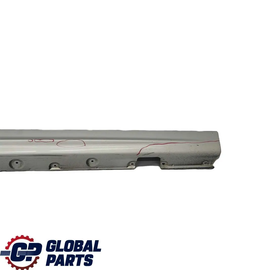 BMW E46 Berlina Touring Faldon lateral derecho Panel De patada Titan Silver 354 - SKU 9071632-TS - Número de pieza 9071632