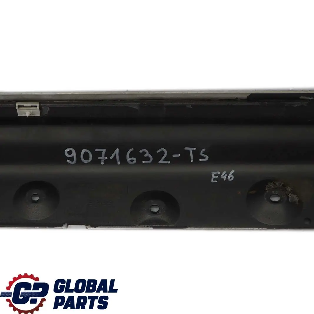 Listello Portiera Gonna Destra Argento-Titanio 354 per BMW E46 Limousine Touring con numero di parte 9071632 BMW E46 Limousine Touring Listello Portiera Gonna Destra Argento-Titanio 354 - SKU 9071632-TS - Numero di parte 9071632