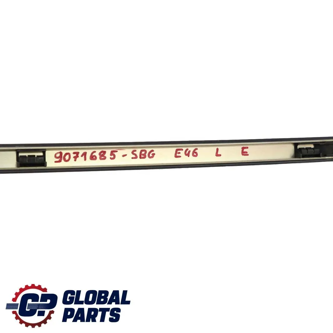 Striscia Rivestimento Tetto Sinistro Silbergrau Grigio Argento per BMW E46 Berlina con numero di parte 9071685 BMW E46 Berlina Striscia Rivestimento Tetto Sinistro Silbergrau Grigio Argento - SKU 9071685-SBG - Numero di parte 9071685