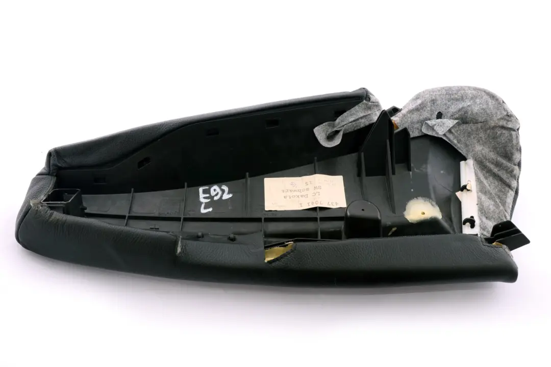 Pezzo Laterale Pelle Posteriore Sinistra Nero per BMW E92 con numero di parte 9110941 BMW E92 Pezzo Laterale Pelle Posteriore Sinistra Nero - SKU 9110941 - Numero di parte 9110941