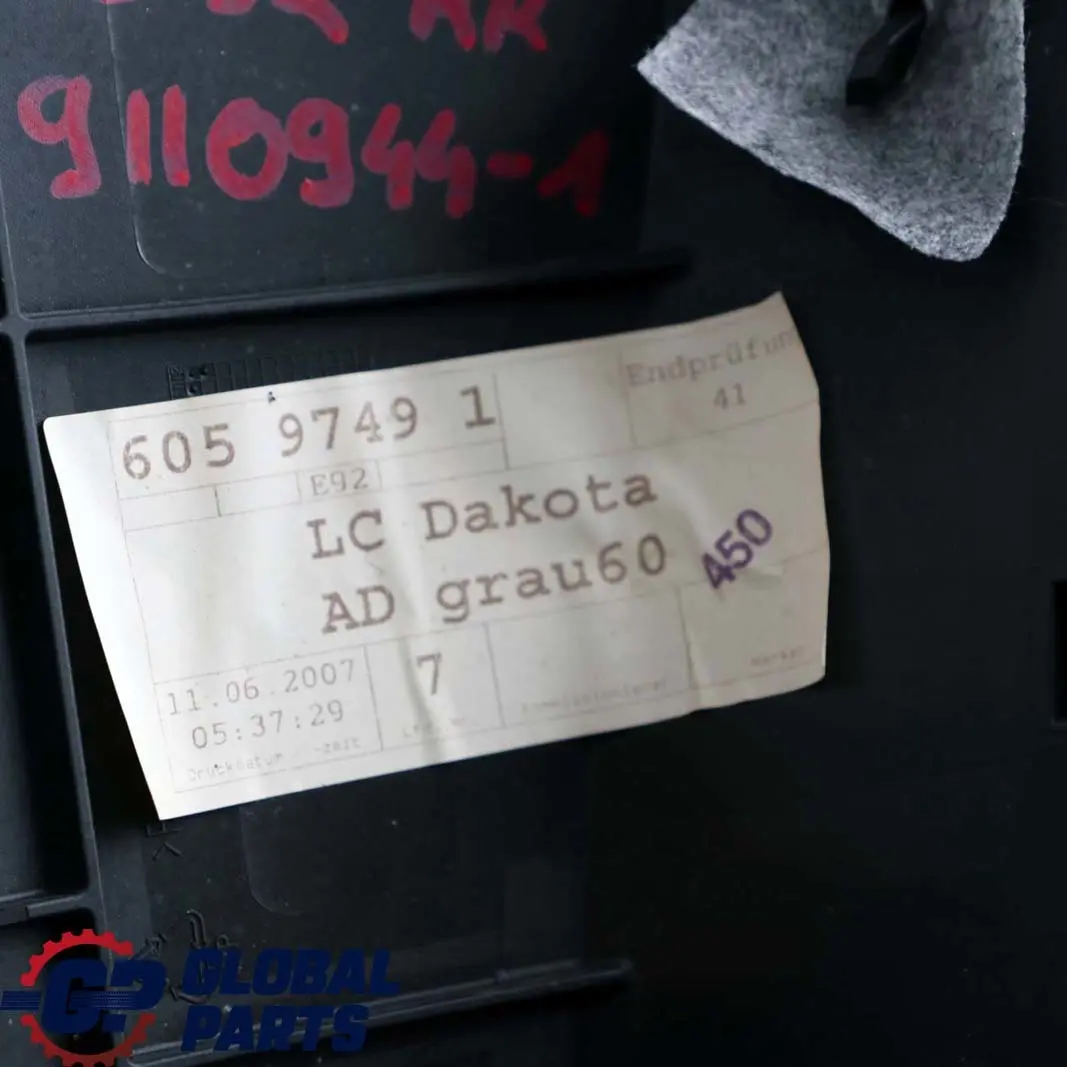 Boczek Prawy Kanapa Tył Skóra Szara do BMW 3 E92 o numerze 9110944 BMW 3 E92 Boczek Prawy Kanapa Tył Skóra Szara - SKU 9110944-1 - Numer Części 9110944