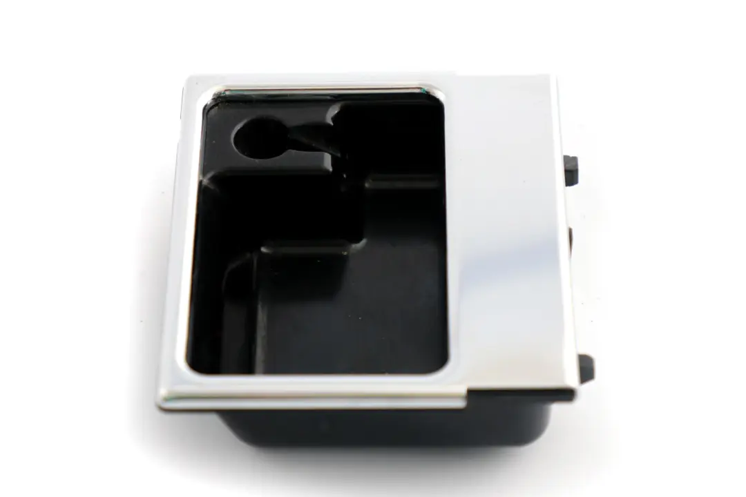consola central delantera cenicero Insertar para BMW E60 M5 E60N E61N LCI con número de pieza 9112906 BMW E60 M5 E60N E61N LCI consola central delantera cenicero Insertar - SKU 9112906 - Número de pieza 9112906