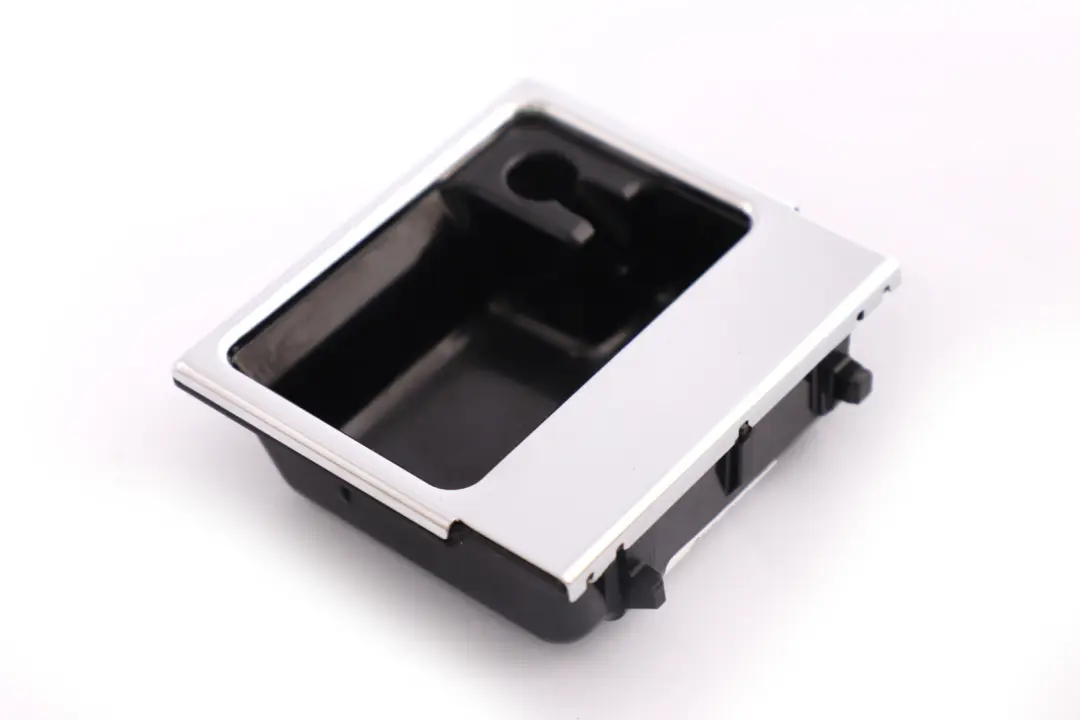 BMW E60 M5 E60N E61N LCI consola central delantera cenicero Insertar - SKU 9112906 - Número de pieza 9112906