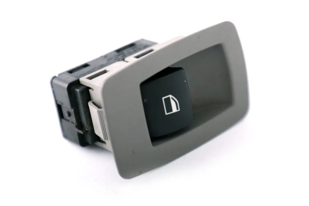 Interrupteur Leve-vitre Gris pour BMW 5 X3 E60N E61N E60 E61 LCI E83 à propos du numéro de pièce 9113772 BMW 5 X3 E60N E61N E60 E61 LCI E83 Interrupteur Leve-vitre Gris - SKU 9113772 - Numéro de pièce 9113772