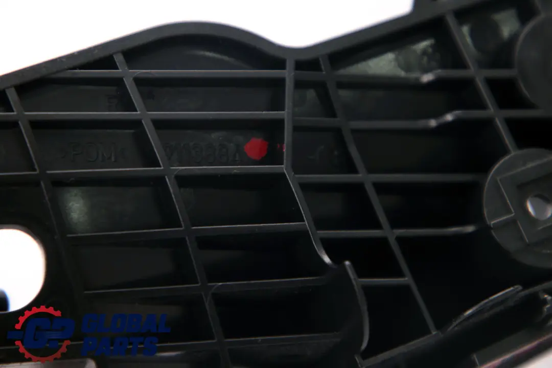 Deflecteur de Ceinture Droit pour BMW E93 à propos du numéro de pièce 9113884 BMW E93 Deflecteur de Ceinture Droit - SKU 9113884 - Numéro de pièce 9113884