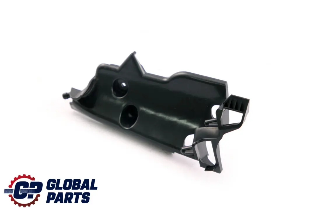 Deflector De Cinturón Derecho O/S para BMW E93 con número de pieza 9113884 BMW E93 Deflector De Cinturón Derecho O/S - SKU 9113884 - Número de pieza 9113884